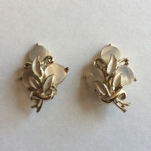 Vintage Mother Of Pearl Enamel Clip On Earrings Gold Tone